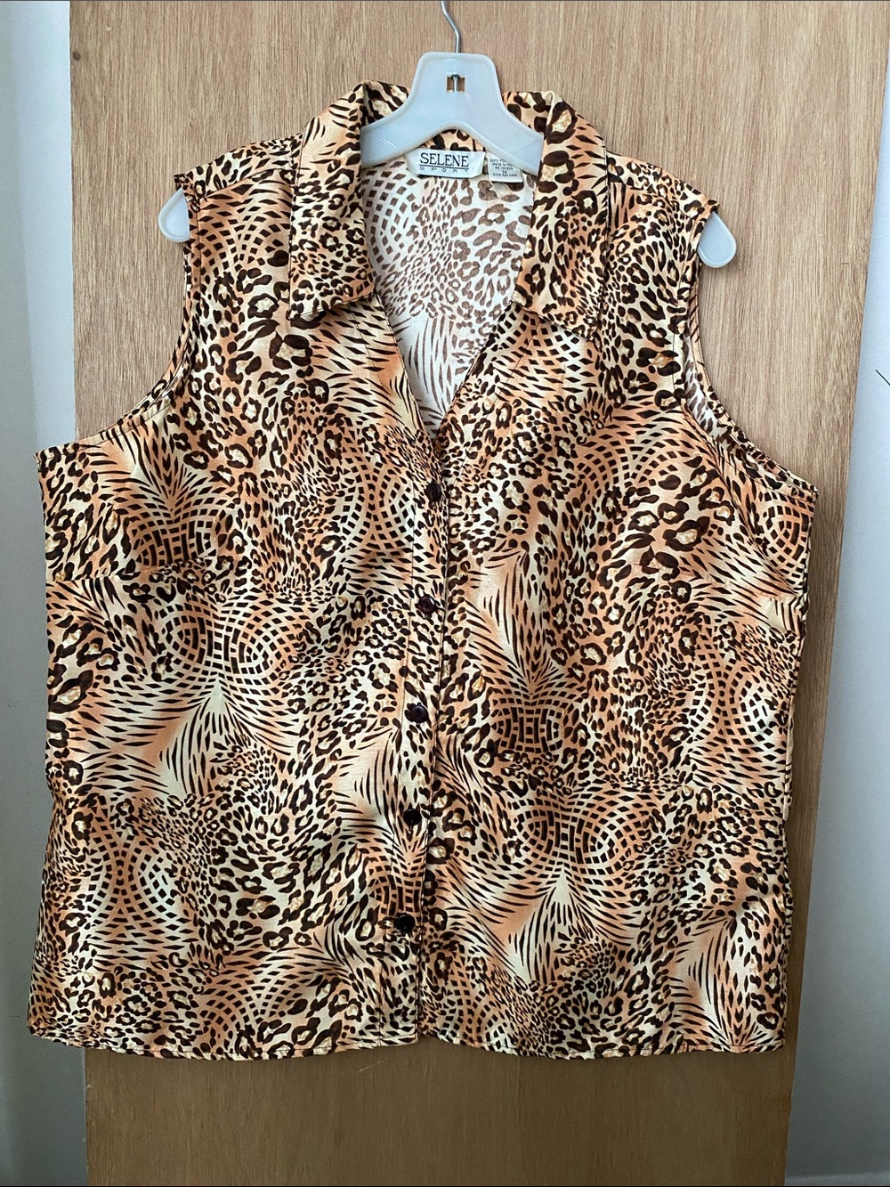 Womens Sleeveless Animal Print Button-Up Top - Tan/Brown,1X 24” armpit/armpit